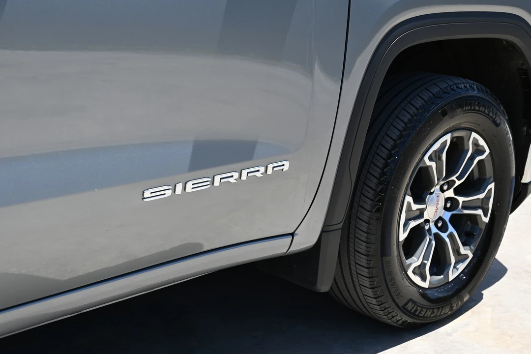 2025 GMC Sierra 5th Gen - Image 10 of 21