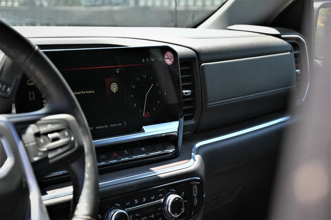 2025 GMC Sierra 5th Gen - Image 14 of 21
