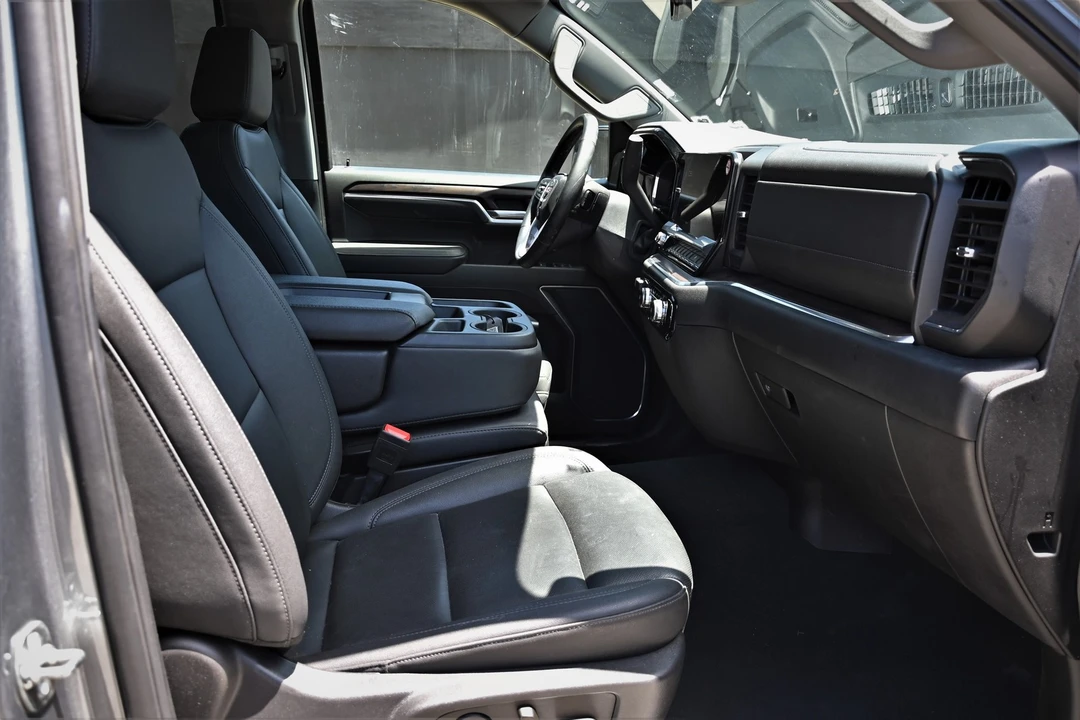 2025 GMC Sierra 5th Gen - Image 17 of 21
