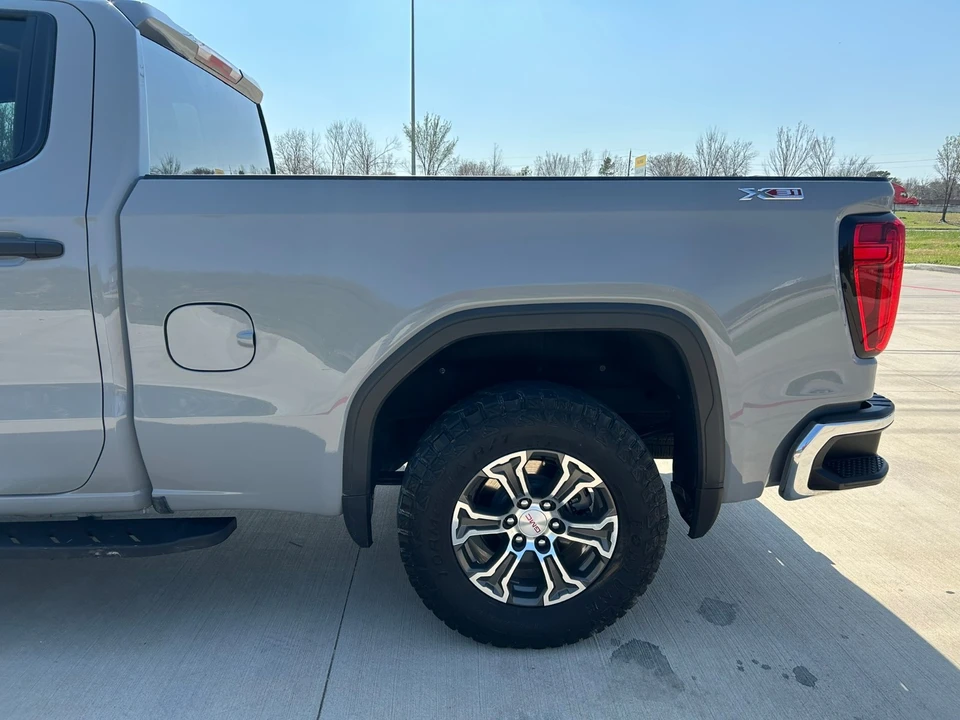 2025 GMC Sierra 5th Gen - Image 9 of 20