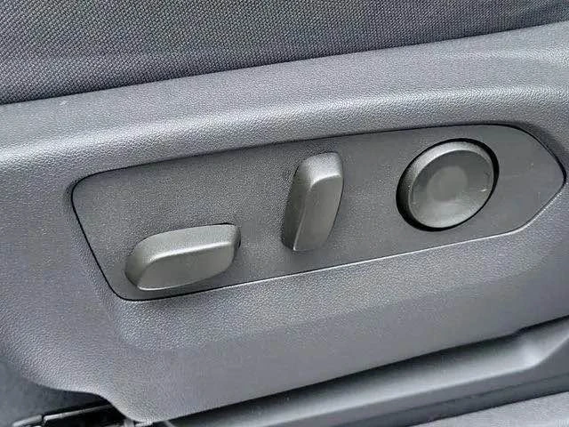 2025 GMC Sierra 5th Gen - Image 11 of 13