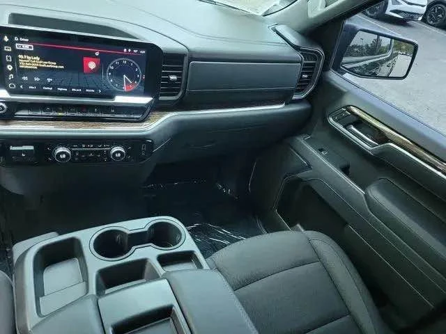 2025 GMC Sierra 5th Gen - Image 10 of 13