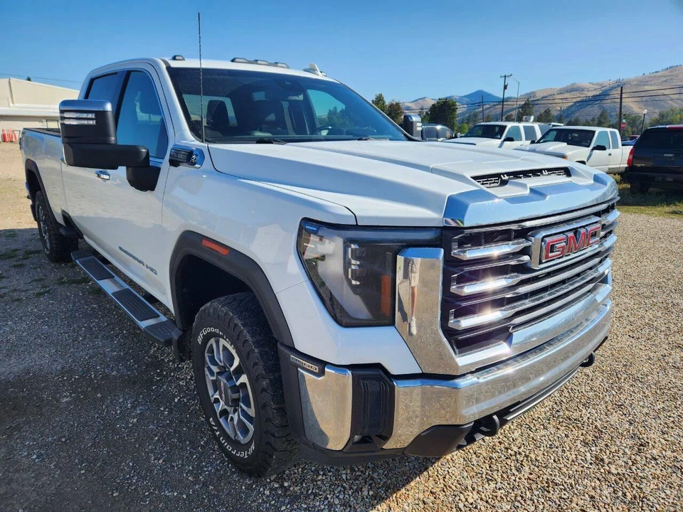 2025 GMC Sierra 5th Gen - Image 8 of 31