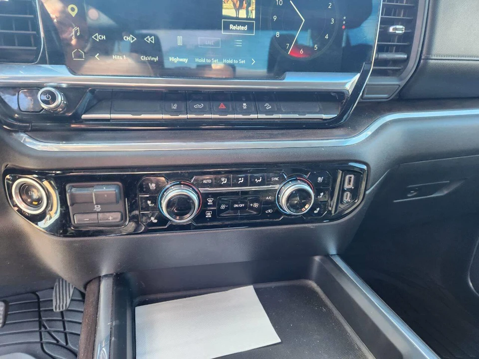 2025 GMC Sierra 5th Gen - Image 17 of 31