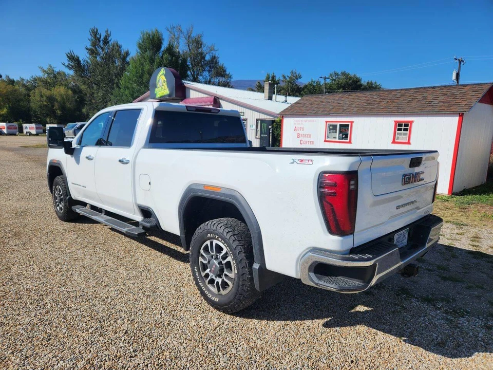 2025 GMC Sierra 5th Gen - Image 4 of 31