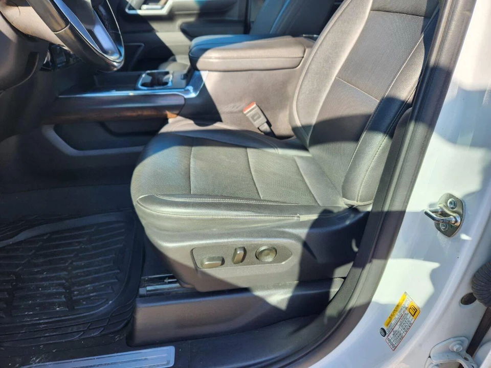 2025 GMC Sierra 5th Gen - Image 12 of 31