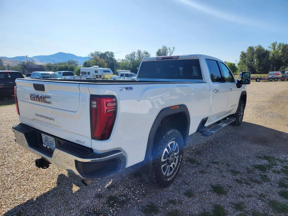 2025 GMC Sierra 5th Gen - Image 6 of 31