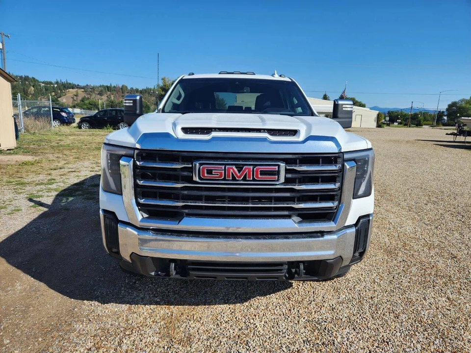 2025 GMC Sierra 5th Gen - Image 9 of 31