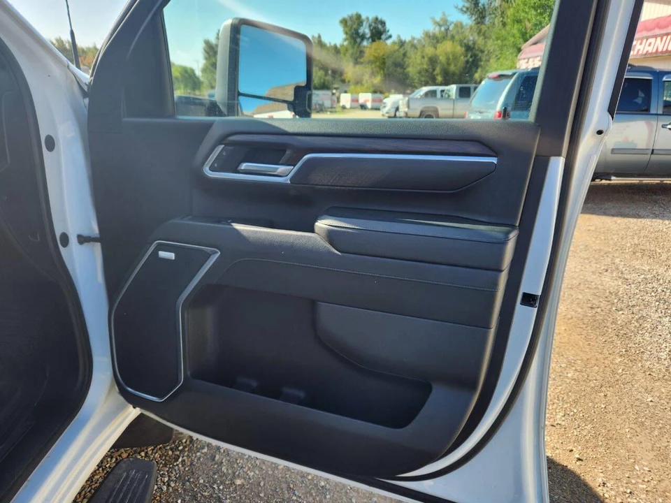 2025 GMC Sierra 5th Gen - Image 25 of 31
