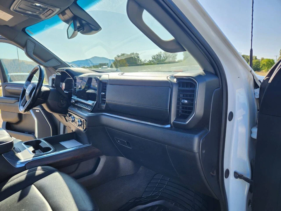 2025 GMC Sierra 5th Gen - Image 26 of 31