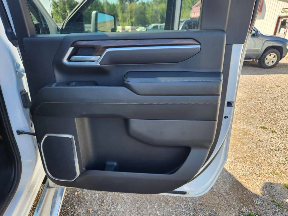 2025 GMC Sierra 5th Gen - Image 29 of 31