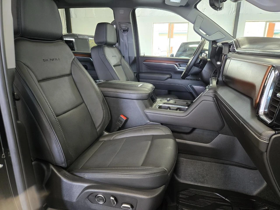2025 GMC Sierra 5th Gen - Image 13 of 16