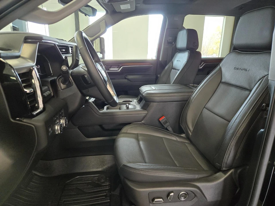 2025 GMC Sierra 5th Gen - Image 9 of 16