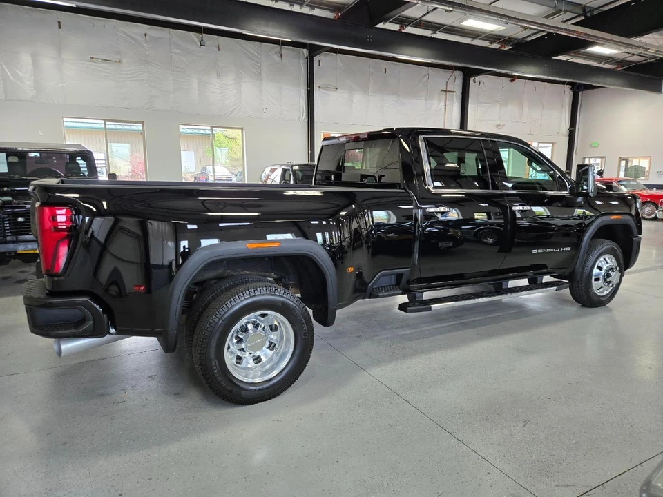 2025 GMC Sierra 5th Gen - Image 4 of 16