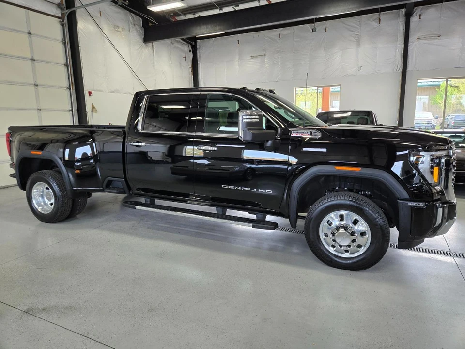 2025 GMC Sierra 5th Gen - Image 3 of 16