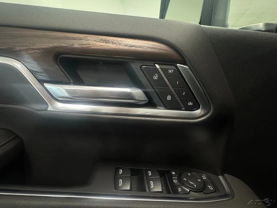 2025 GMC Sierra Heavy Duty 5th Gen - Image 9 of 12