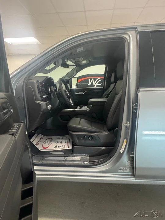 2025 GMC Sierra Heavy Duty 5th Gen - Image 8 of 12