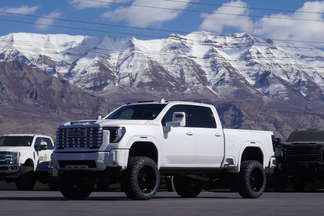 2025 GMC Sierra Heavy Duty 5th Gen - Image 2 of 12