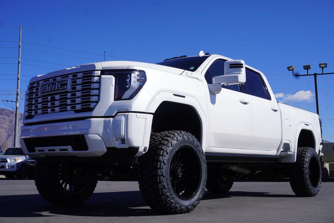 2025 GMC Sierra Heavy Duty 5th Gen - Image 4 of 12