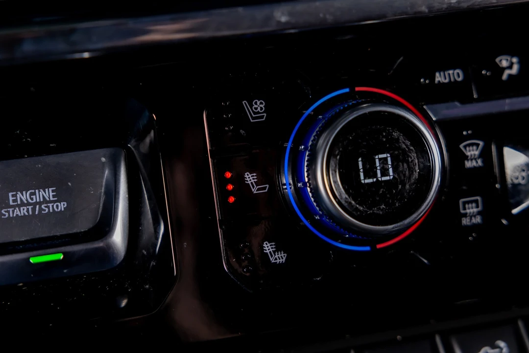 2025 GMC Sierra Heavy Duty 5th Gen - Image 18 of 21