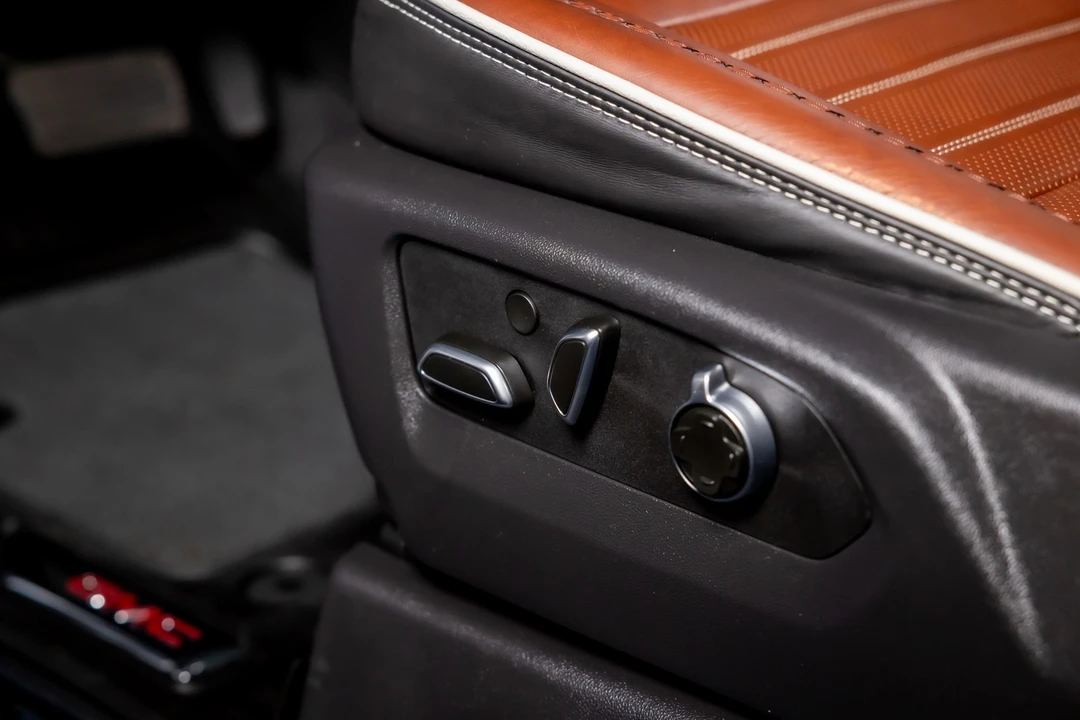 2025 GMC Sierra Heavy Duty 5th Gen - Image 16 of 21