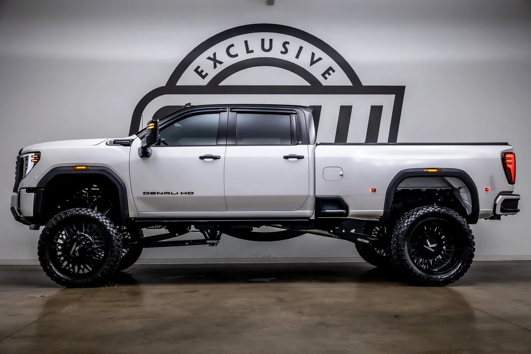 2025 GMC Sierra Heavy Duty 5th Gen - Image 6 of 21