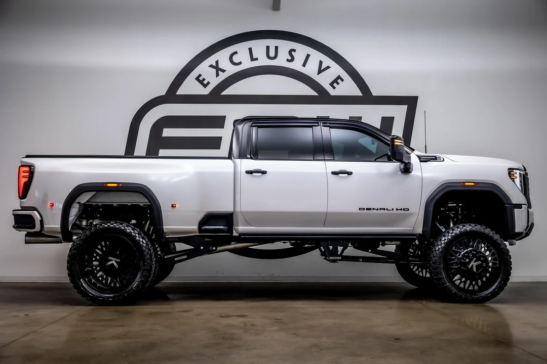 2025 GMC Sierra Heavy Duty 5th Gen - Image 9 of 21