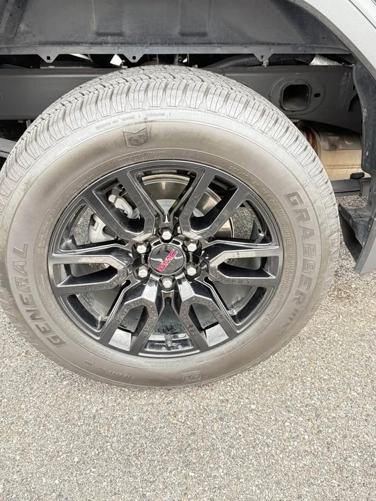 2025 GMC Sierra 5th Gen - Image 5 of 6