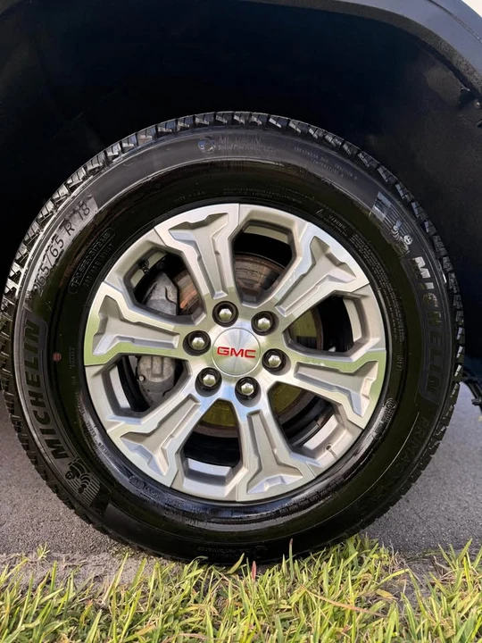 2025 GMC Sierra 5th Gen - Image 11 of 12