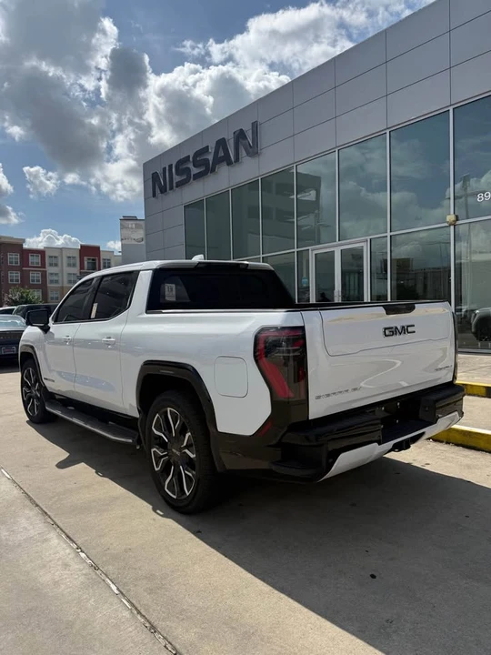 2025 GMC Sierra - Image 4 of 11
