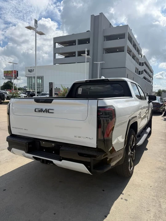 2025 GMC Sierra - Image 6 of 11