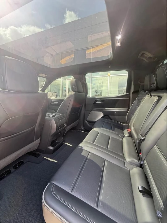 2025 GMC Sierra - Image 10 of 11