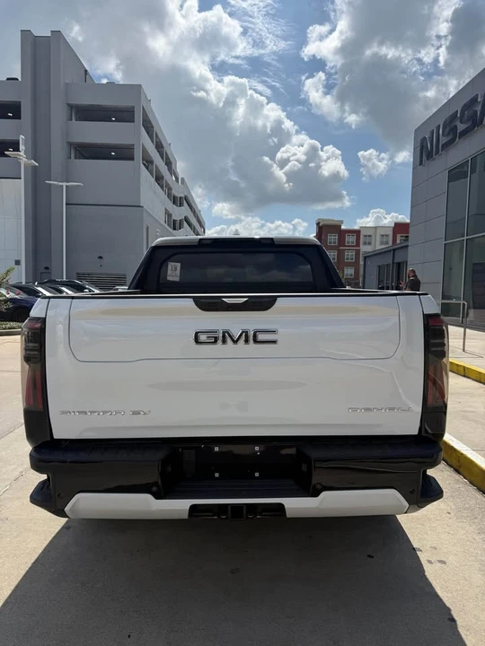 2025 GMC Sierra - Image 5 of 11