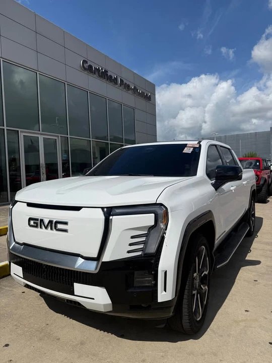 2025 GMC Sierra - Image 2 of 11