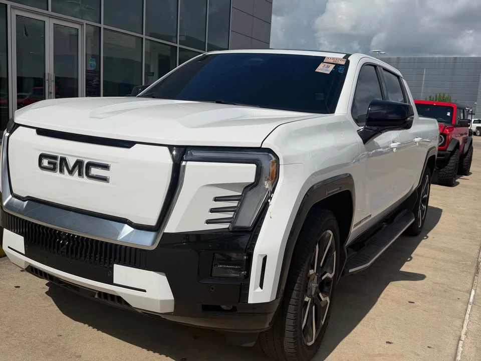 2025 GMC Sierra - Image 2 of 6