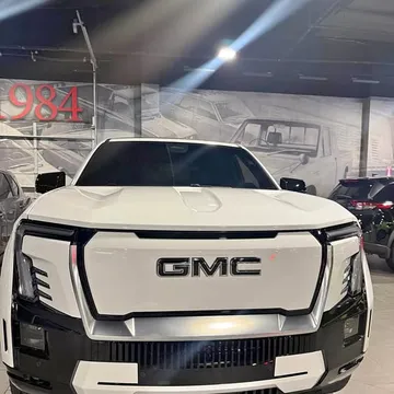 2025 GMC Sierra Denali EV