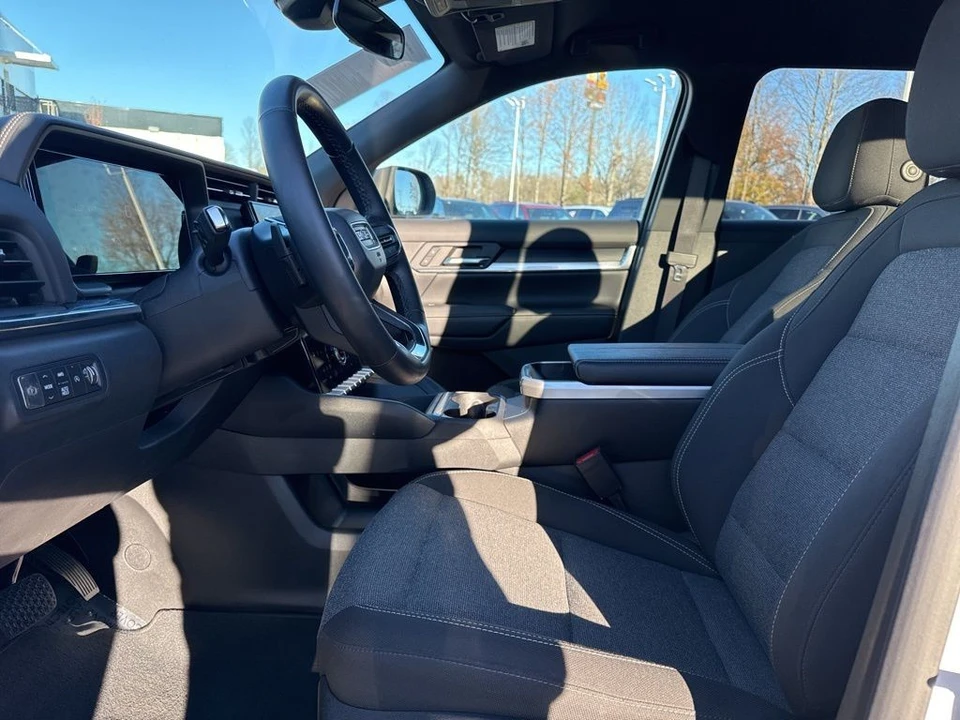 2025 GMC Terrain - Image 9 of 12
