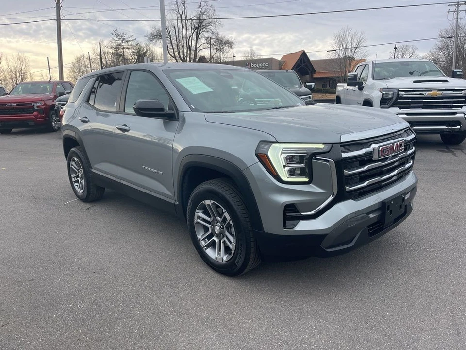 2025 GMC Terrain - Image 7 of 12