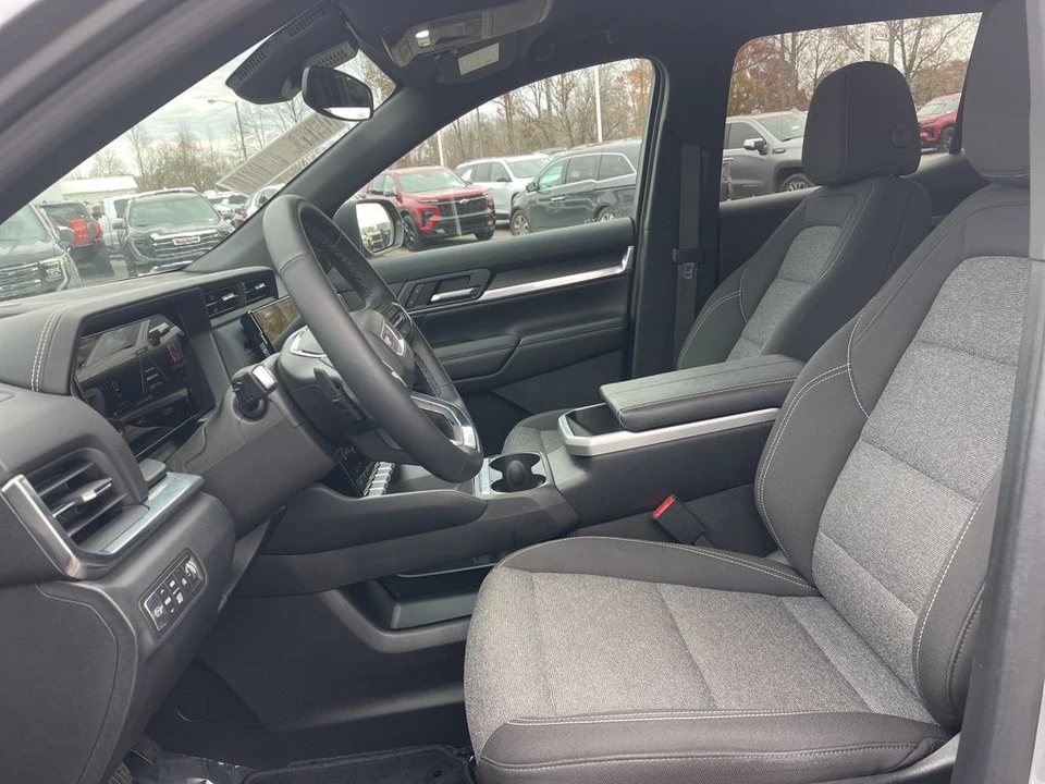 2025 GMC Terrain - Image 11 of 12