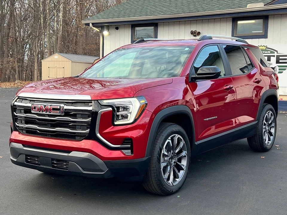 2025 GMC Terrain - Image 7 of 21