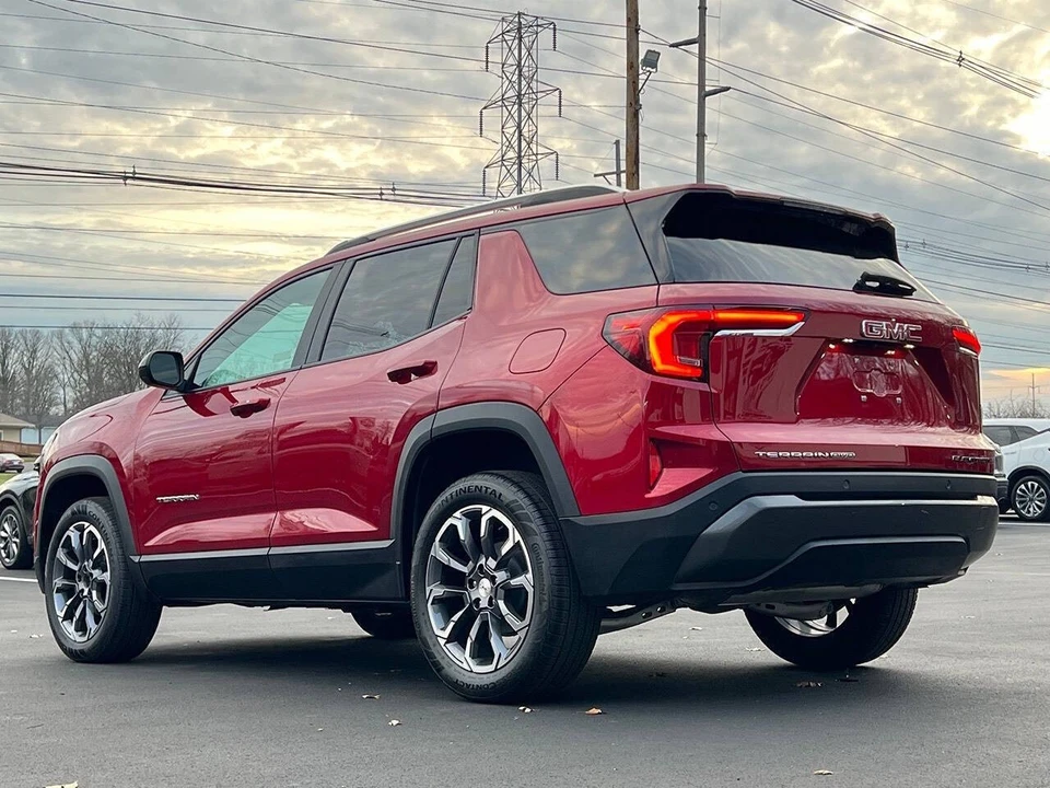 2025 GMC Terrain - Image 16 of 21