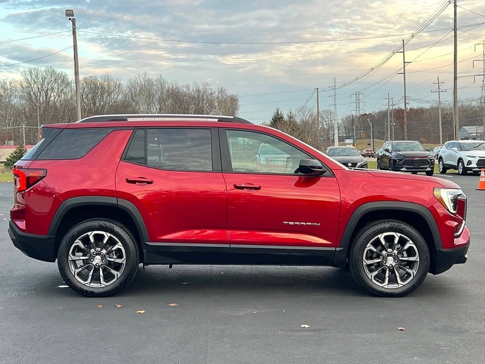 2025 GMC Terrain - Image 19 of 21