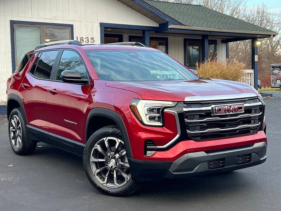 2025 GMC Terrain - Image 4 of 21
