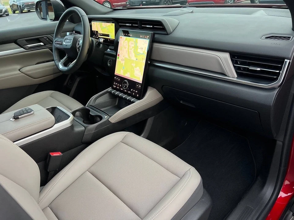 2025 GMC Terrain - Image 2 of 21