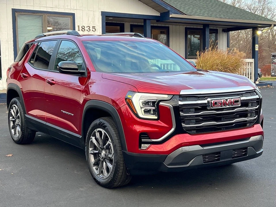 2025 GMC Terrain - Image 9 of 21