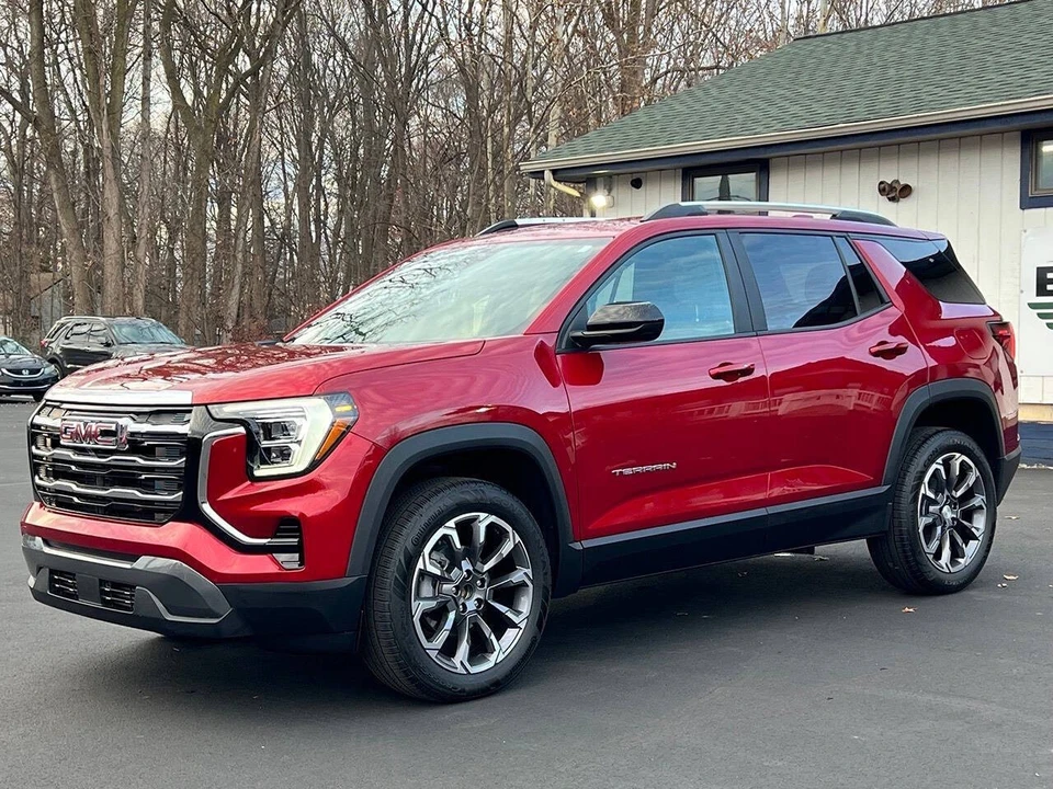 2025 GMC Terrain - Image 14 of 21