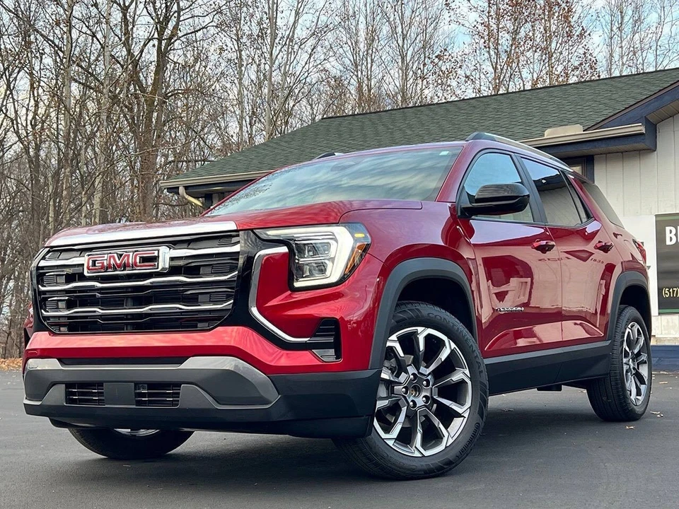 2025 GMC Terrain - Image 11 of 21