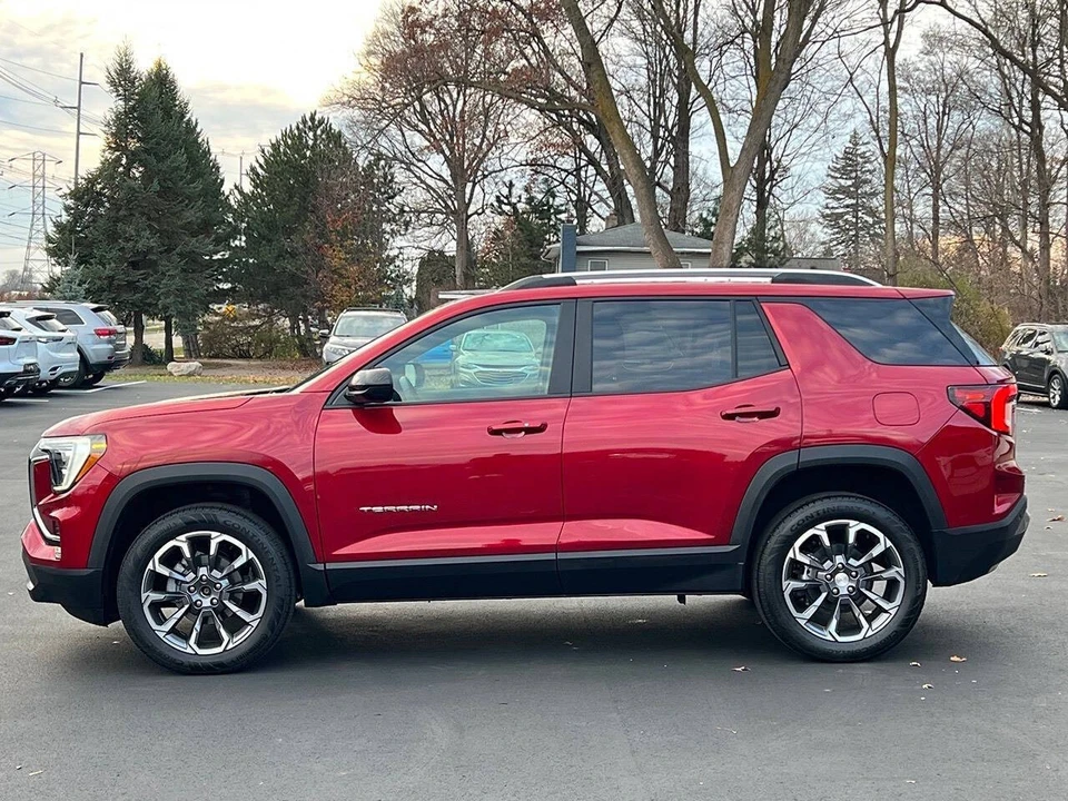 2025 GMC Terrain - Image 15 of 21
