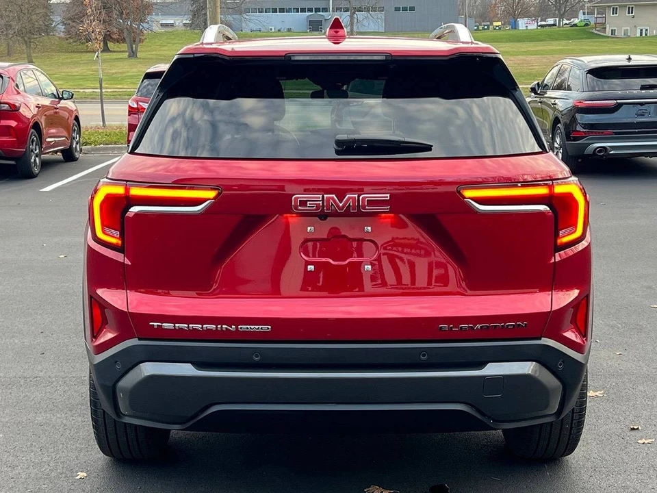 2025 GMC Terrain - Image 17 of 21