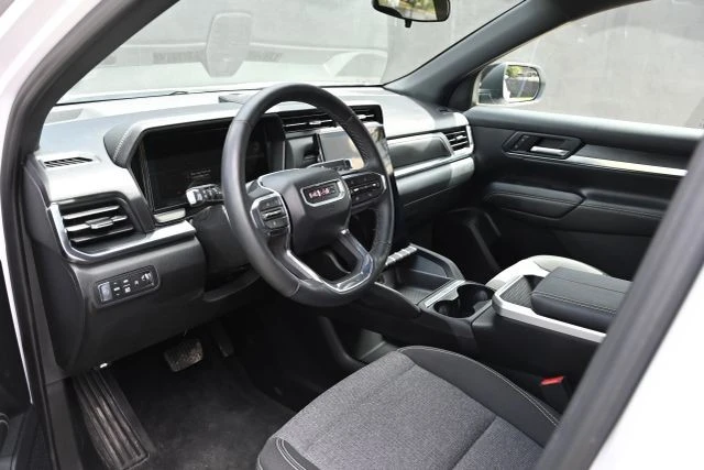2025 GMC Terrain - Image 17 of 21